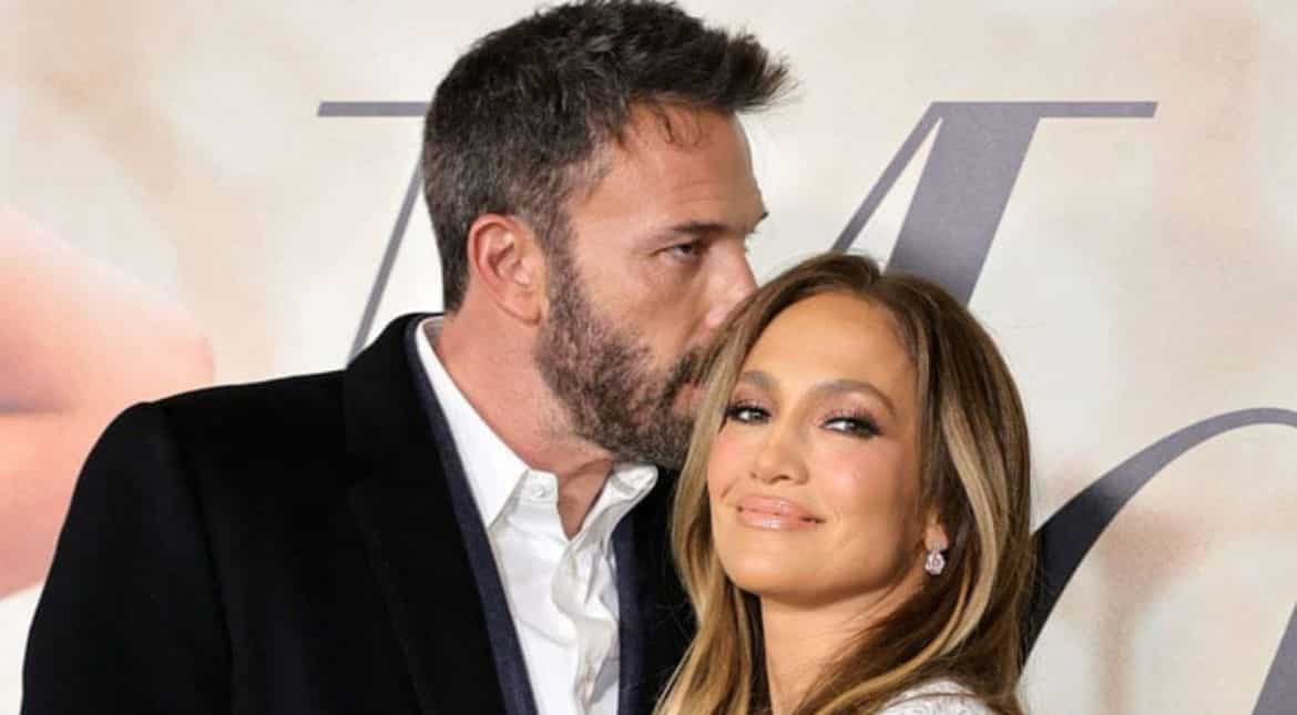 Jennifer Lopez and Ben Affleck smile at the paps during a car ride amid divorce rumours 