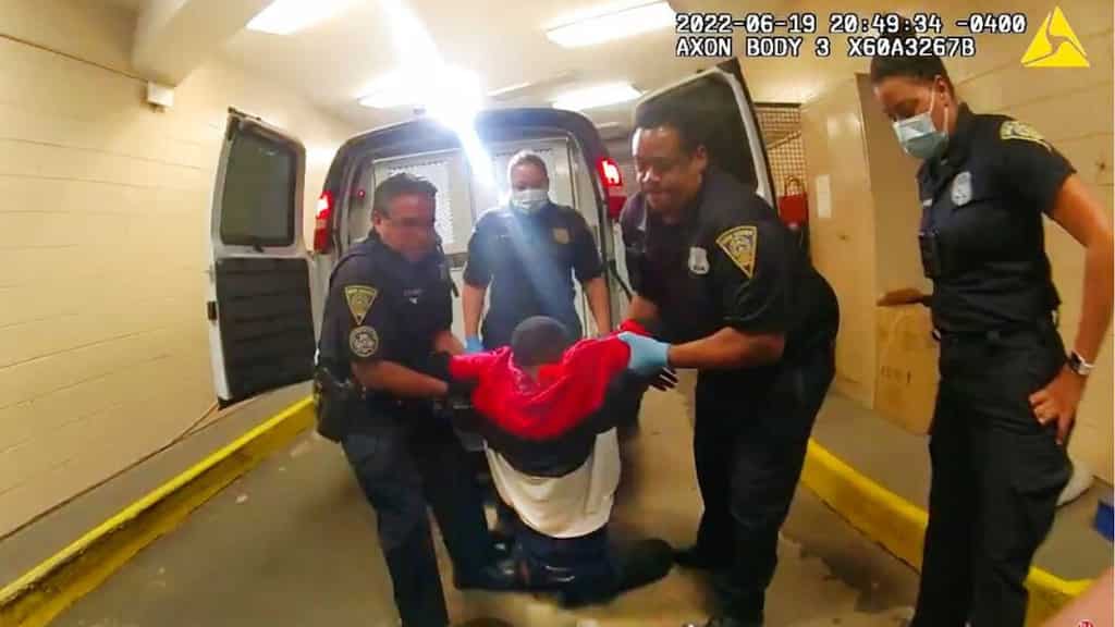 USA: Five policemen charged with cruelty after black man paralysed in police van