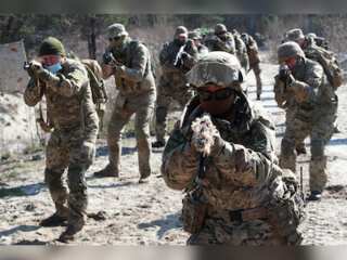 Ukrainian troops shell Russian positions north of Kherson