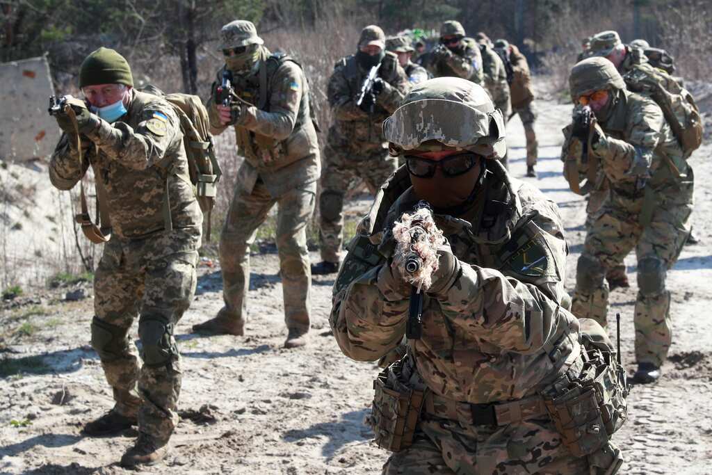 Ukrainian troops shell Russian positions north of Kherson