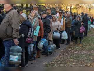 Kyiv residents queue for water amid massive outages due to Russian strikes