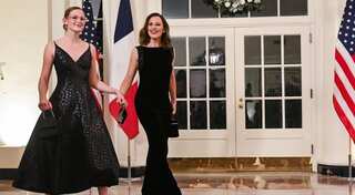 Jennifer Garner twins with daughter Violet in black as they attend White House Dinner