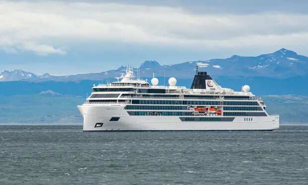US woman killed after ‘rogue wave’ hits cruise ship sailing towards Antarctica US woman killed after ‘rogue wave’ hits cruise ship sailing towards Antarctica