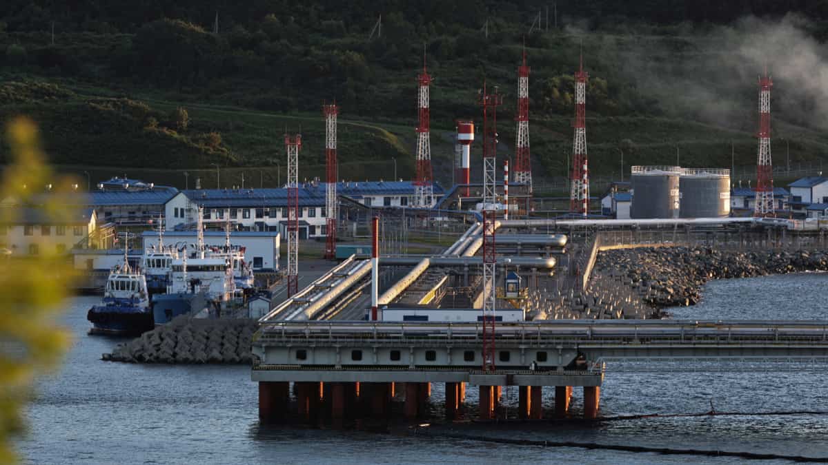 Moscow says will not accept western price cap on its crude, claims 'Russian oil will continue to be in demand'