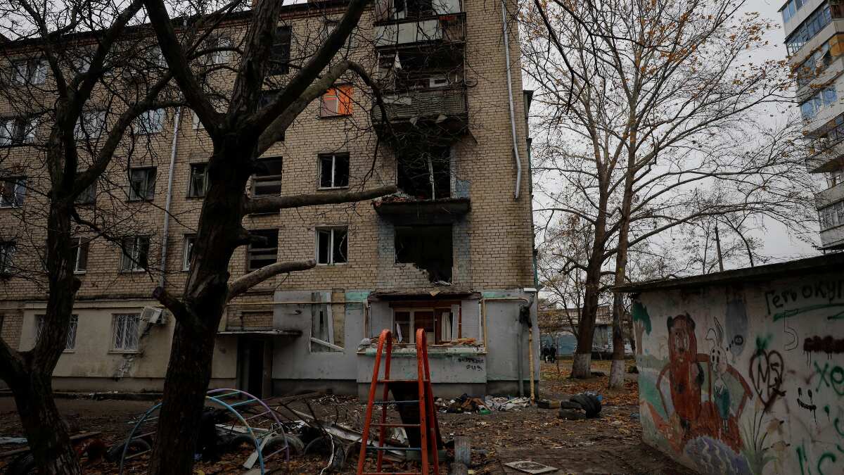 Russia strikes civilian areas, including apartment block, in Kherson, says Kyiv Russia strikes civilian areas, including apartment block, in Kherson, says Kyiv
