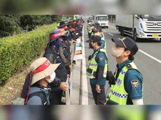 South Korea: Truckers strike for minimum wage protections