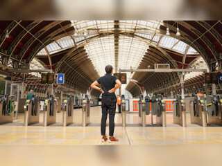 UK: Christmas rail strikes to go ahead as Union rejects offer from operators