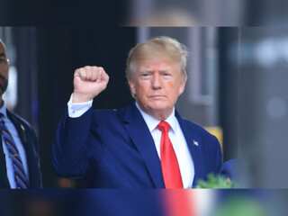 Politicians of both parties criticise Trump after he calls for the termination of US Constitution