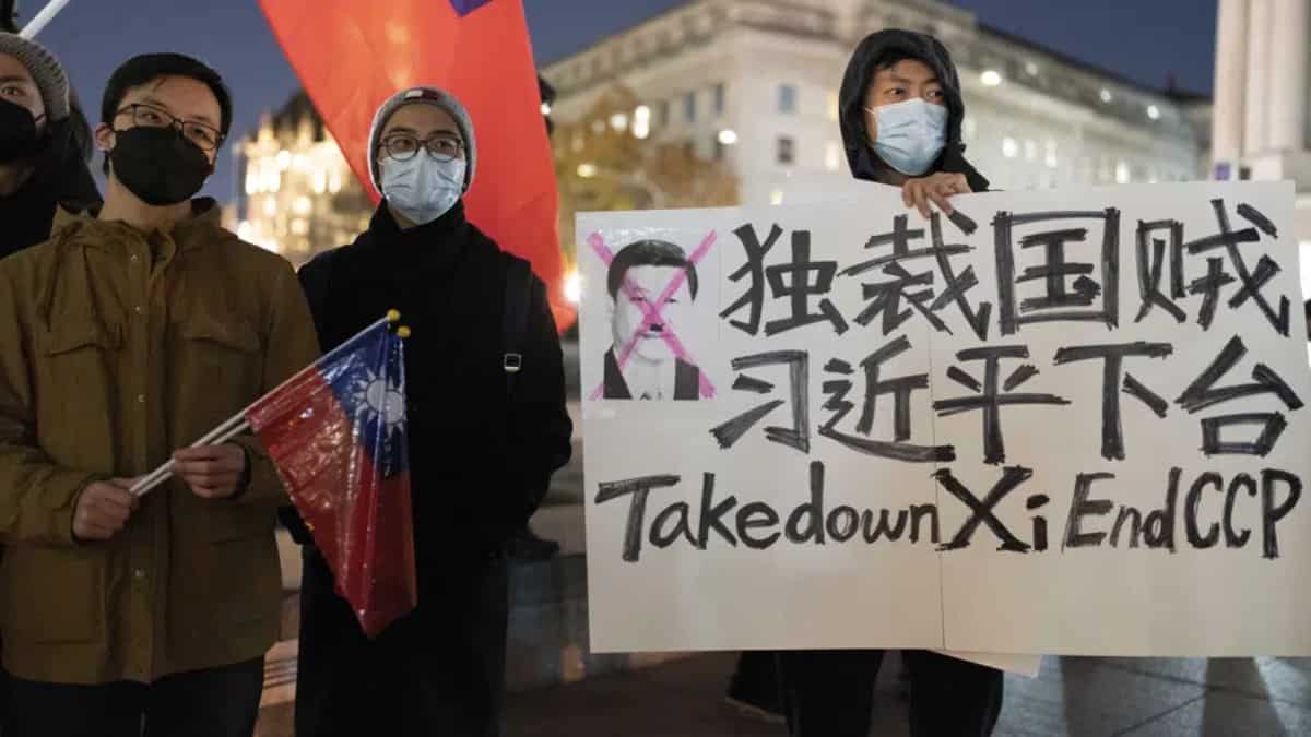 Calls for Chinese president and Communist party to step down