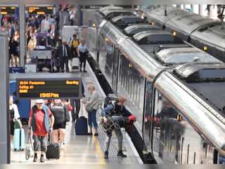 UK: RNT workers declare extra rail strikes over Christmas, turns down offer