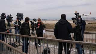 Spain: Migrants force emergency landing of plane, flee across tarmac