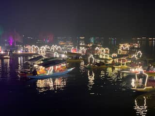 Kashmir prepares for winter season tourism, houseboat festival held on Dal Lake