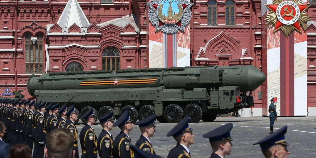 What is Russia's 'Nuclear Doctrine'? How is Russia's strategy different than US?