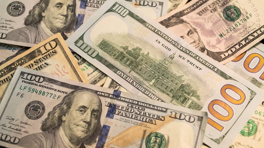 As Pakistan's foreign exchange reserves dwindle a dollar black market emerges: Report