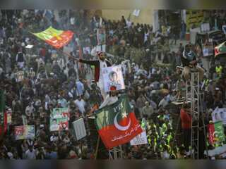 Pakistan: Dollars are being sold at 10% premium in black markets, becomes hard to find