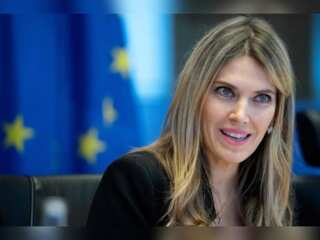 Greek M.E.P. Eva Kaili loses VP powers over Qatar graft probe