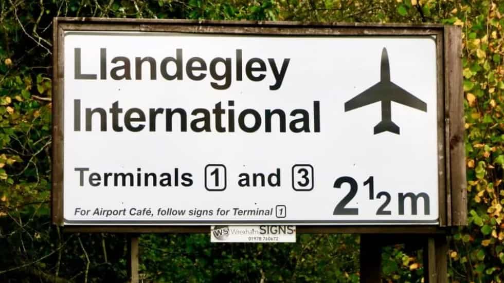Man ends sign joke worth almost US$31k at Llandegley Airport after 20 years Man ends sign joke worth almost US$31k at Llandegley Airport after 20 years