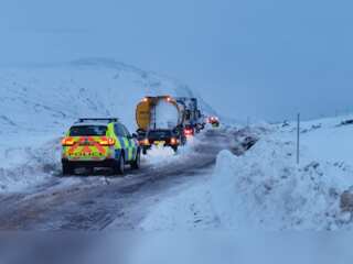 Heavy snowfall causes disruption in the vehicular movement in UK