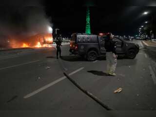 Brazil: Cars on fire after Bolsonaro supporters clash with police