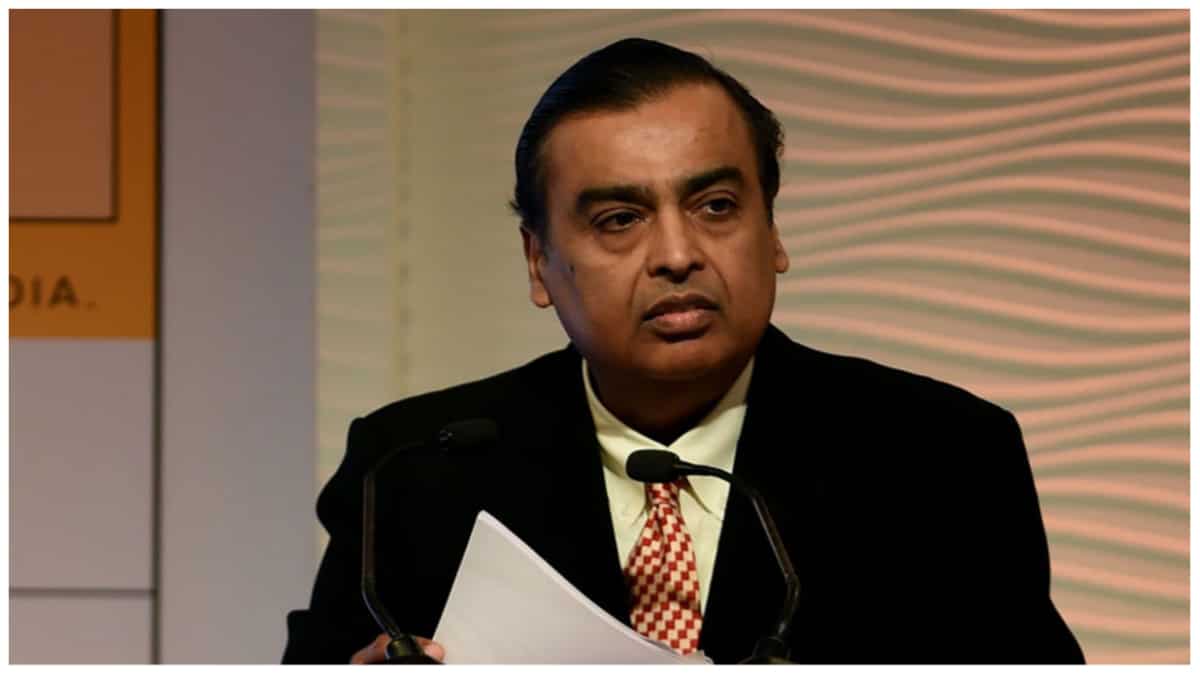 Indian industralist Mukesh Ambani eyeing to buy THIS big Premier League club - Reports Indian industralist Mukesh Ambani eyeing to buy THIS big Premier League club - Reports