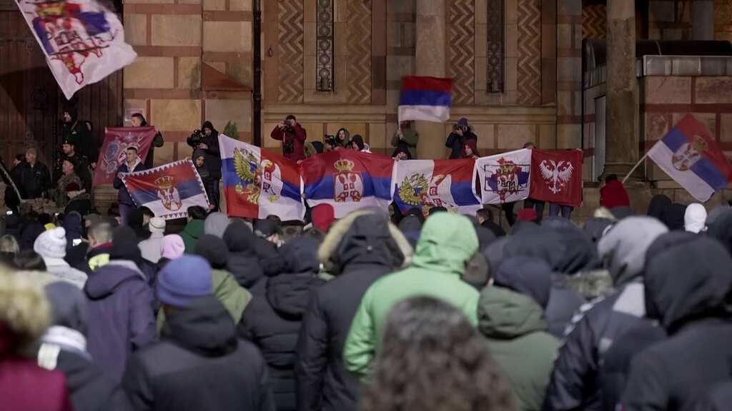 Serbian nationalists protest in Belgrade in support of Kosovo Serbs