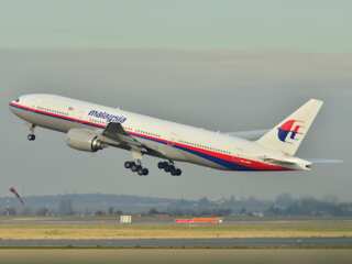 What happened to MH370 flight?