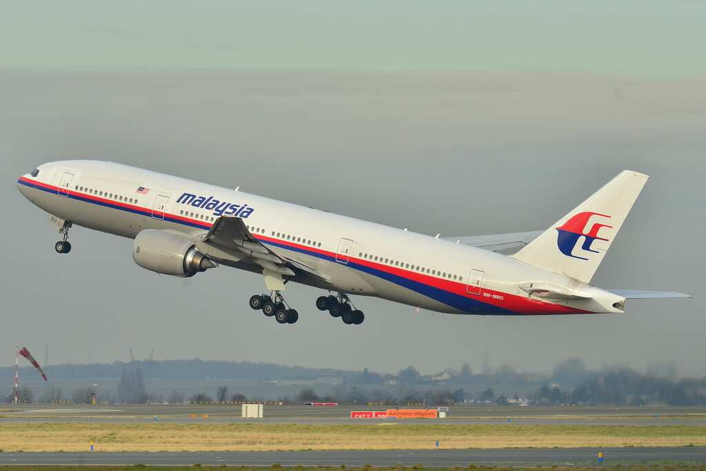 What happened to MH370 flight?