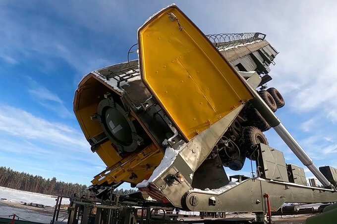 Russia installs intercontinental missile ahead of 'Strategic Forces Day' - WATCH