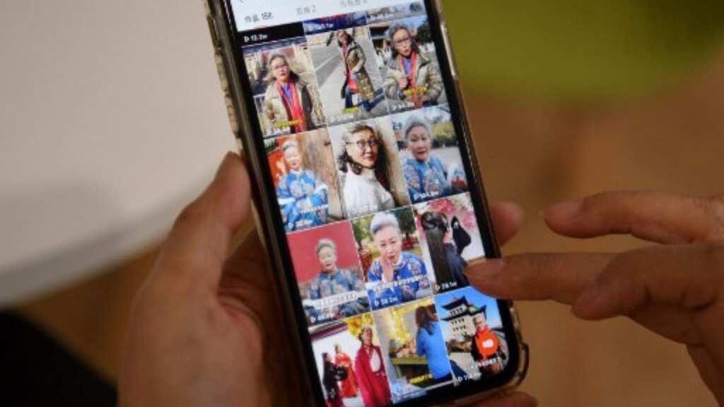 China issues new rules controlling regulation of online comments, says will protect national security