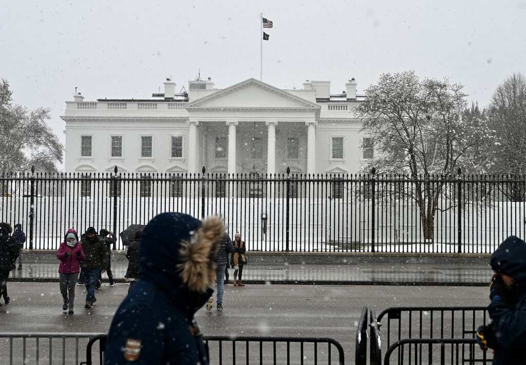 Winter storm, tornadoes batter US, thousands without electricity Winter storm, tornadoes batter US, thousands without electricity