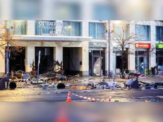 BREAKING: Huge aquarium bursts in Berlin, emergency responders on site