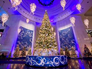 Christmas around the world, locals and tourists enjoy festive atmosphere