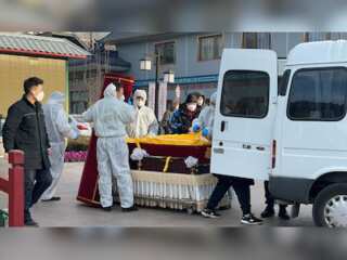 China: Funeral staff tests positive in Beijing as demand increases