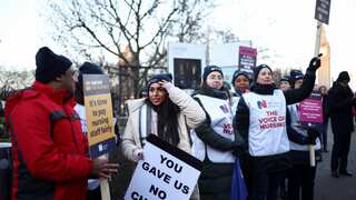 UK: 1,200 military troops & 1K civil servants to cover for striking ambulance and Border Force staff