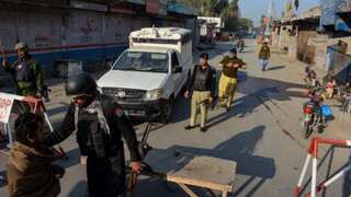 Jailed Pakistan Taliban militants take hostages at police station, talks to resolve matter begin
