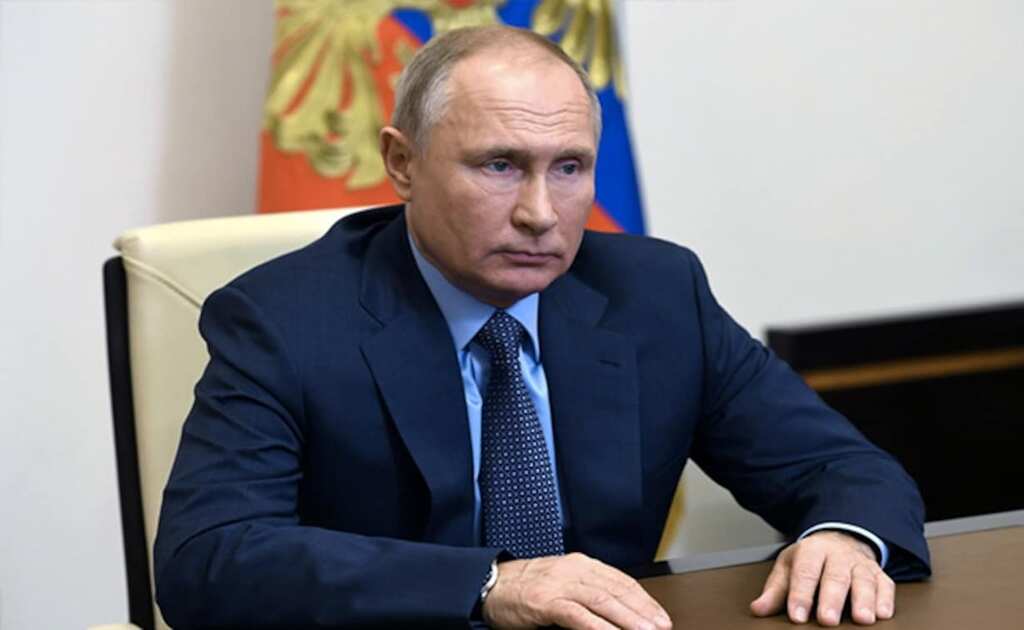 Vladimir Putin heads for Belarus ahead of Russian drills