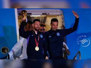 Heroes welcome for Messi & Co. as they arrive in Buenos Aires after winning the FIFA World Cup
