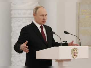 Vladimir Putin orders FSB to step up surveillance of Russians and borders