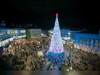 Madrid's festive lights dazzle visitors ahead of Christmas
