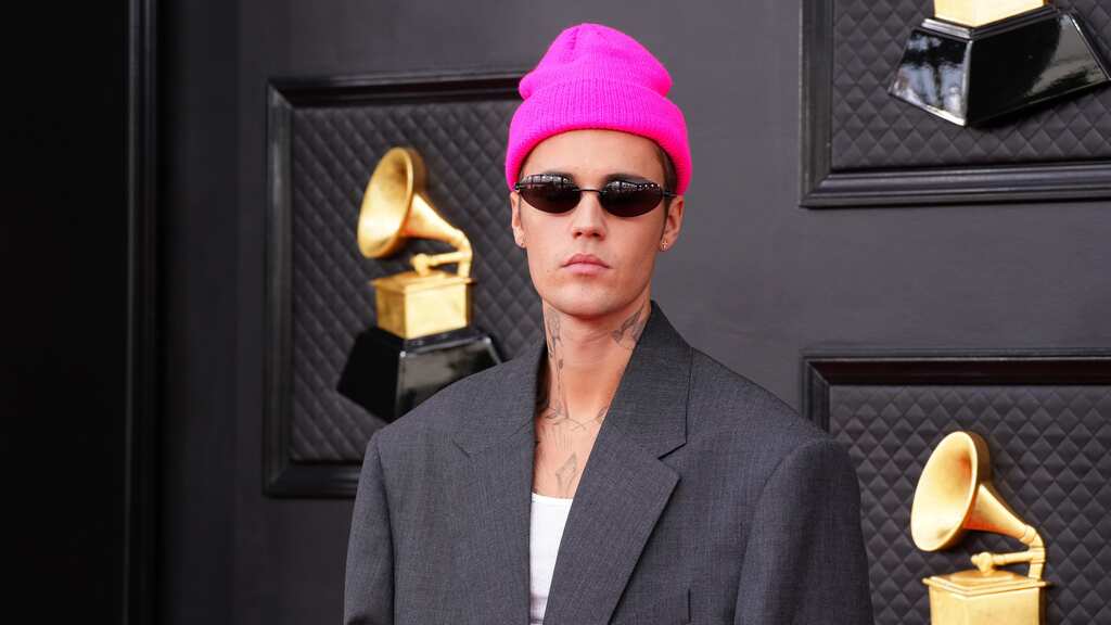 Singer Justin Bieber slams H&M 's new collections for featuring him
