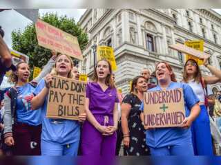 UK witness another day-long strike by nurses as healthcare workers demand a pay increase