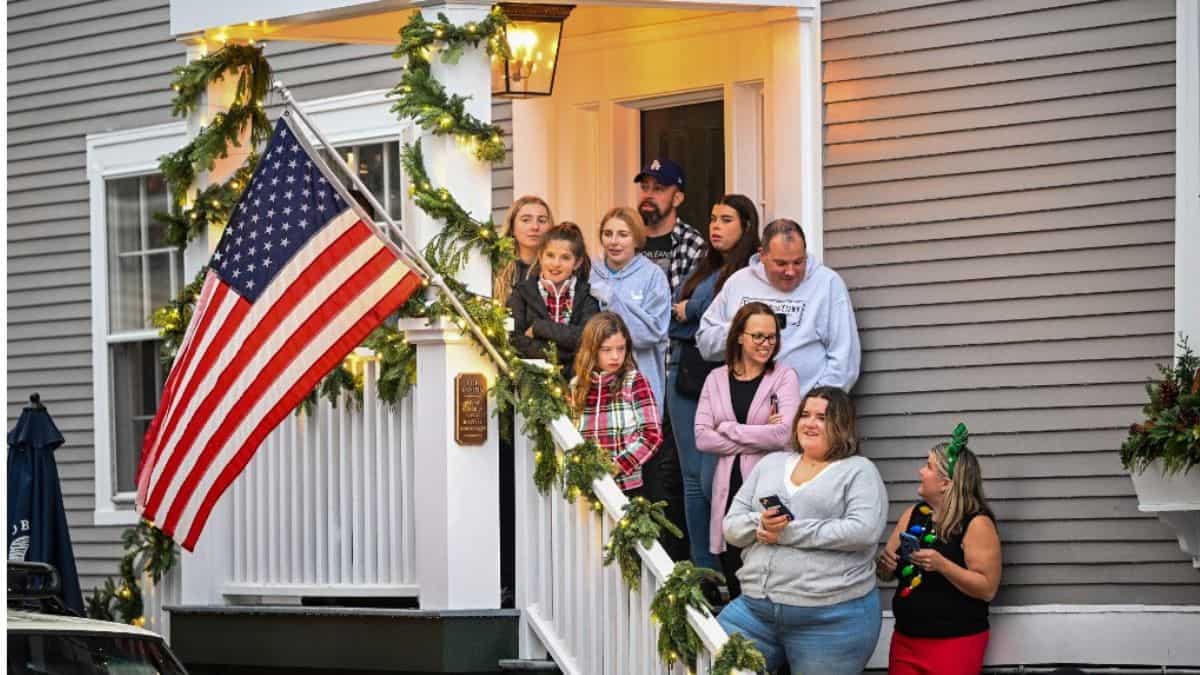 Americans can’t stand their families for more than four hours, find it stressful: Survey Americans can’t stand their families for more than four hours, find it stressful: Survey