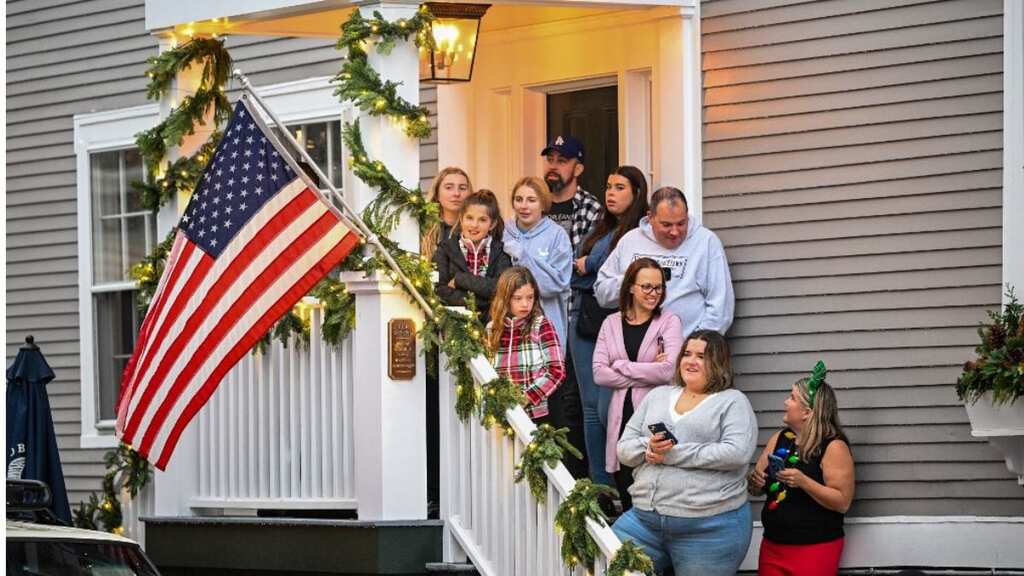 Americans can’t stand their families for more than four hours, find it stressful: Survey