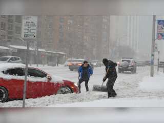 Snowstorm strikes Canada's Vancouver, halting traffic and flights