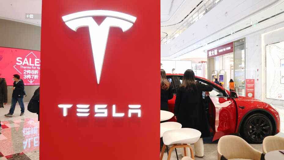World Business Watch | Tesla to freeze hiring, lay off employees in next quarter: Report