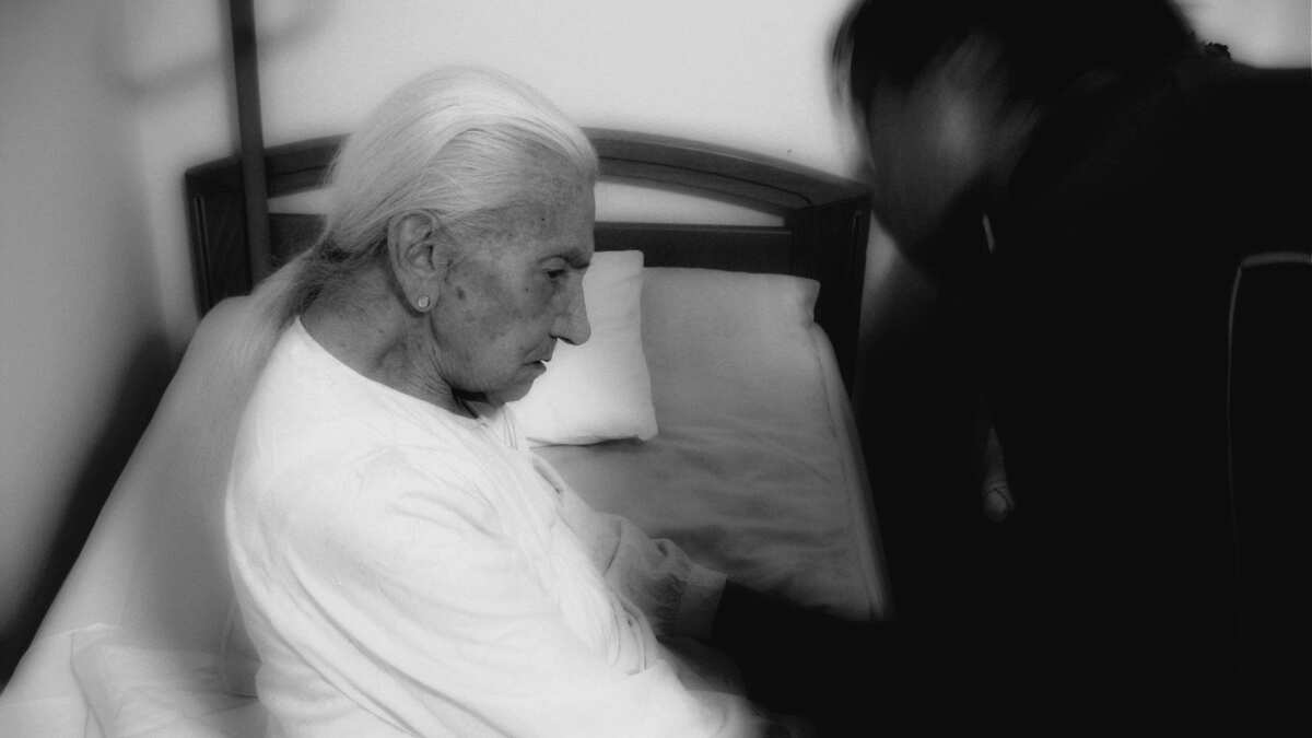Alzheimer's drug donanemab gets unanimous backing from FDA advisory panel