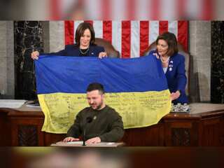 Zelensky presents Ukraine battle flag to U.S. Congress