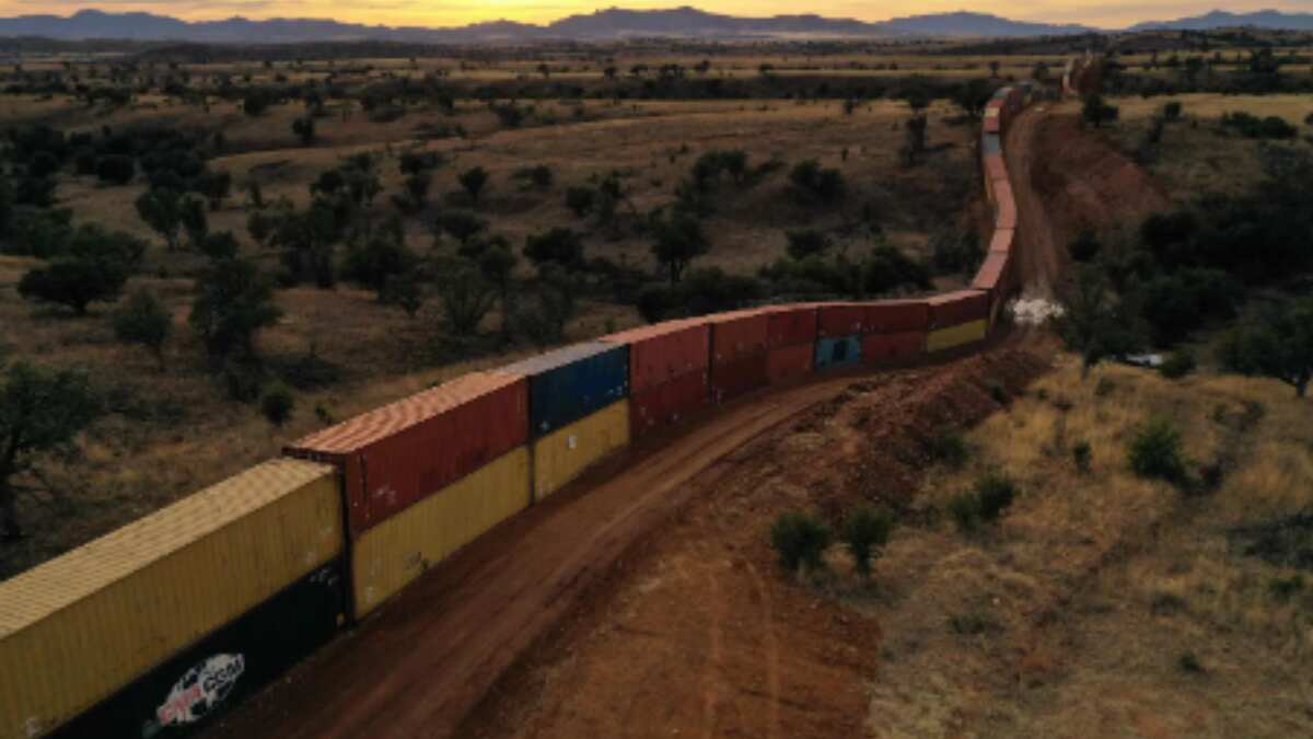 Arizona to dismantle rusting $90 million container wall on Mexico border