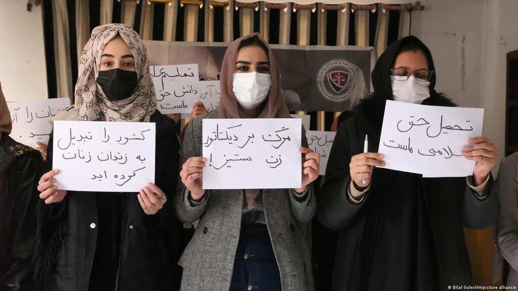 Afghanistan: Group of women hold protest over ban on university education