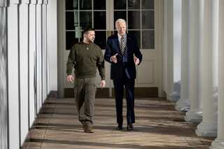 US to approve Ukraine aid of $45bn including arms after Volodymyr Zelensky visit